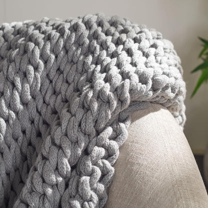 SAFAVIEH Home Collection Adalina Grey Knit Cotton 50 X 60-Inch Sofa Chaise Lounge Club Chair Living Room Bedroom Decorative Throw Blanket